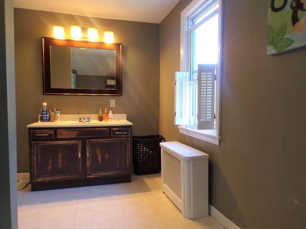 36 Frontenac Street Springfield, MA 01151 - Photo 12 of 24
