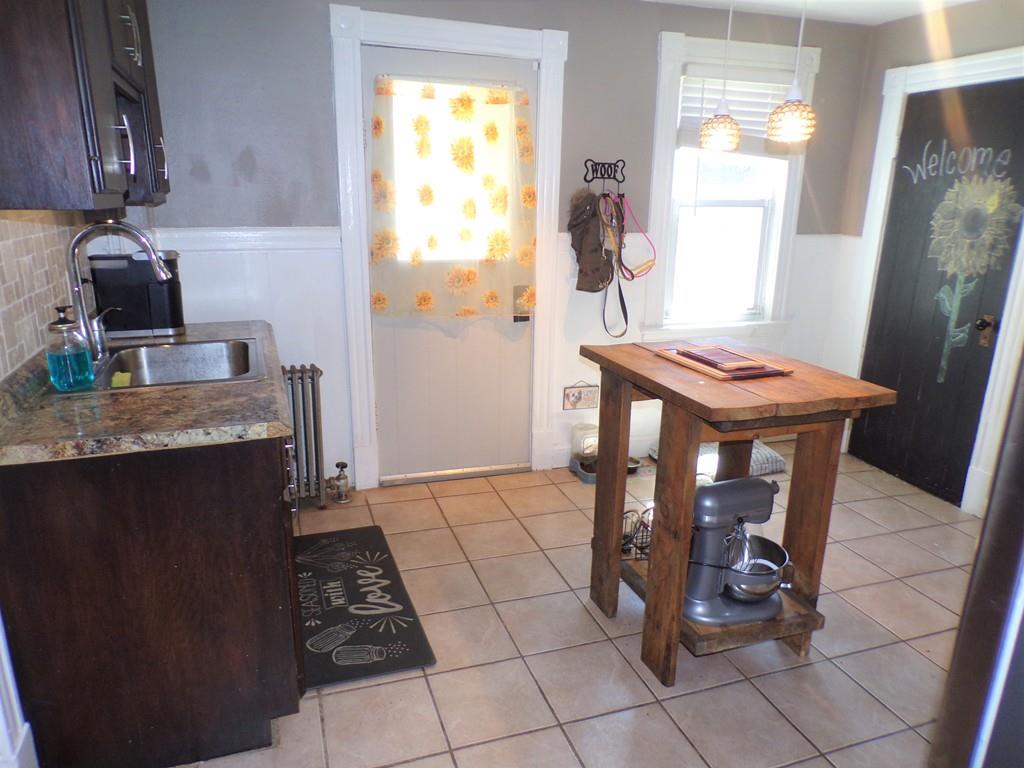 36 Frontenac Street Springfield, MA 01151 - Photo 4 of 24