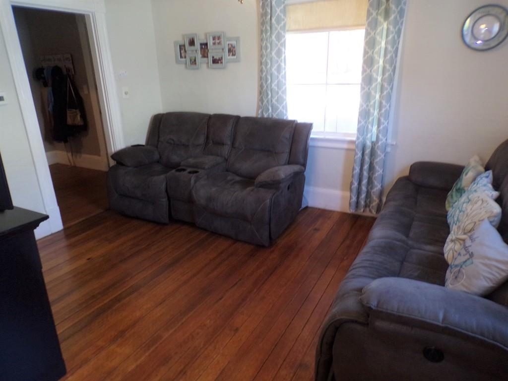 36 Frontenac Street Springfield, MA 01151 - Photo 10 of 24