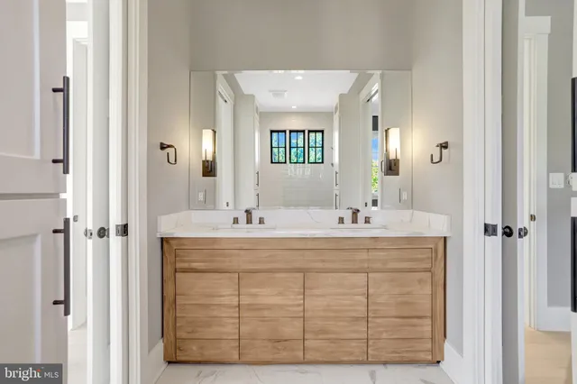 $3,099,000 | 710 North Highland Street, Arlington, VA 22201