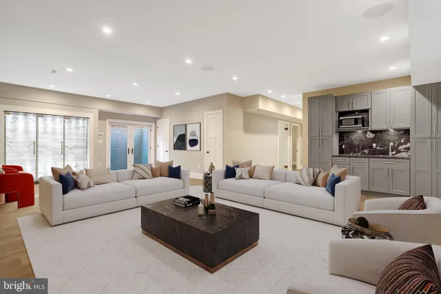 $3,099,000 | 710 North Highland Street, Arlington, VA 22201