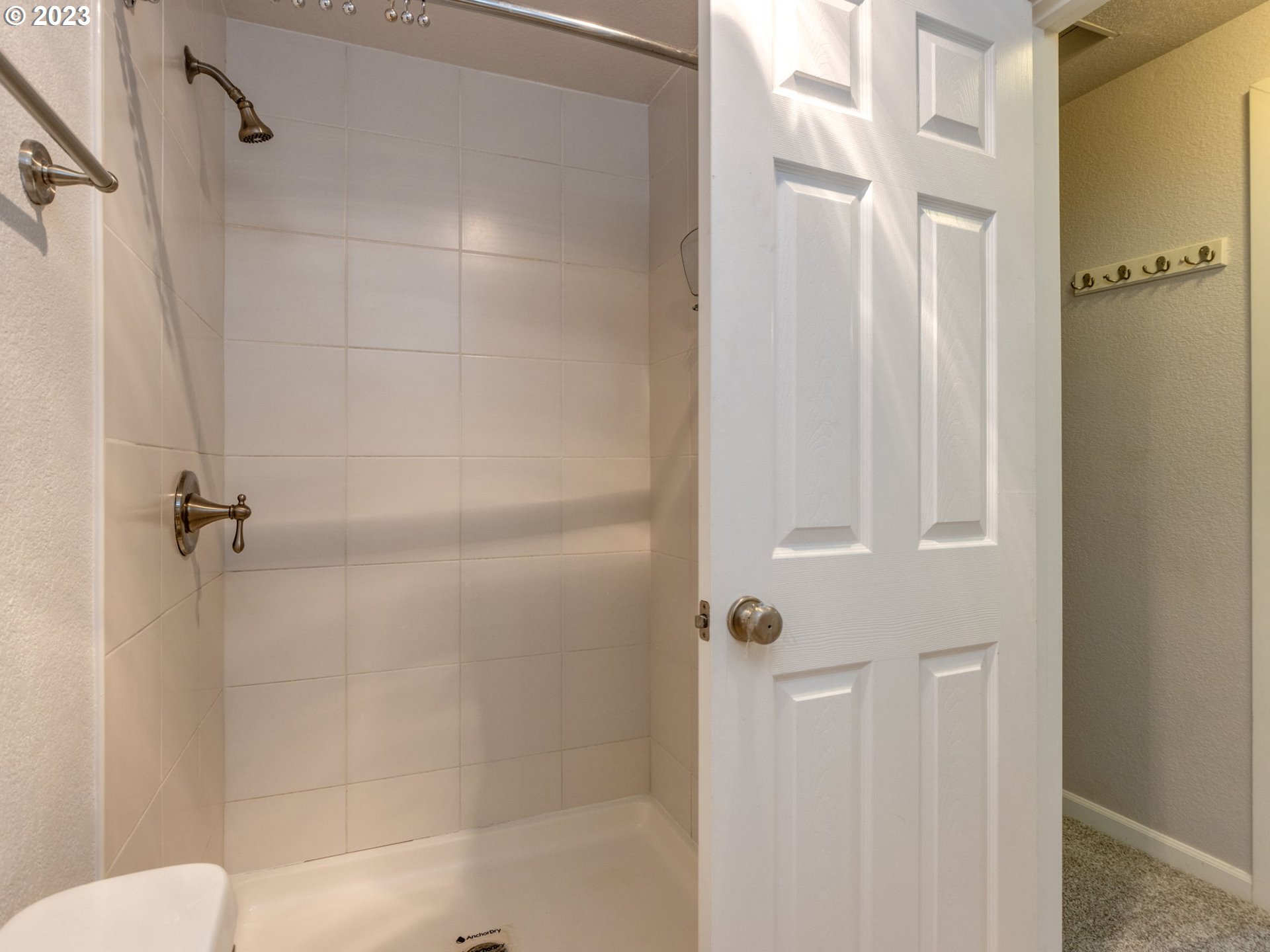 7937 Southwest 40th Avenue, Unit F Portland, OR 97219 - Photo 21 of 36 a bathroom with a shower