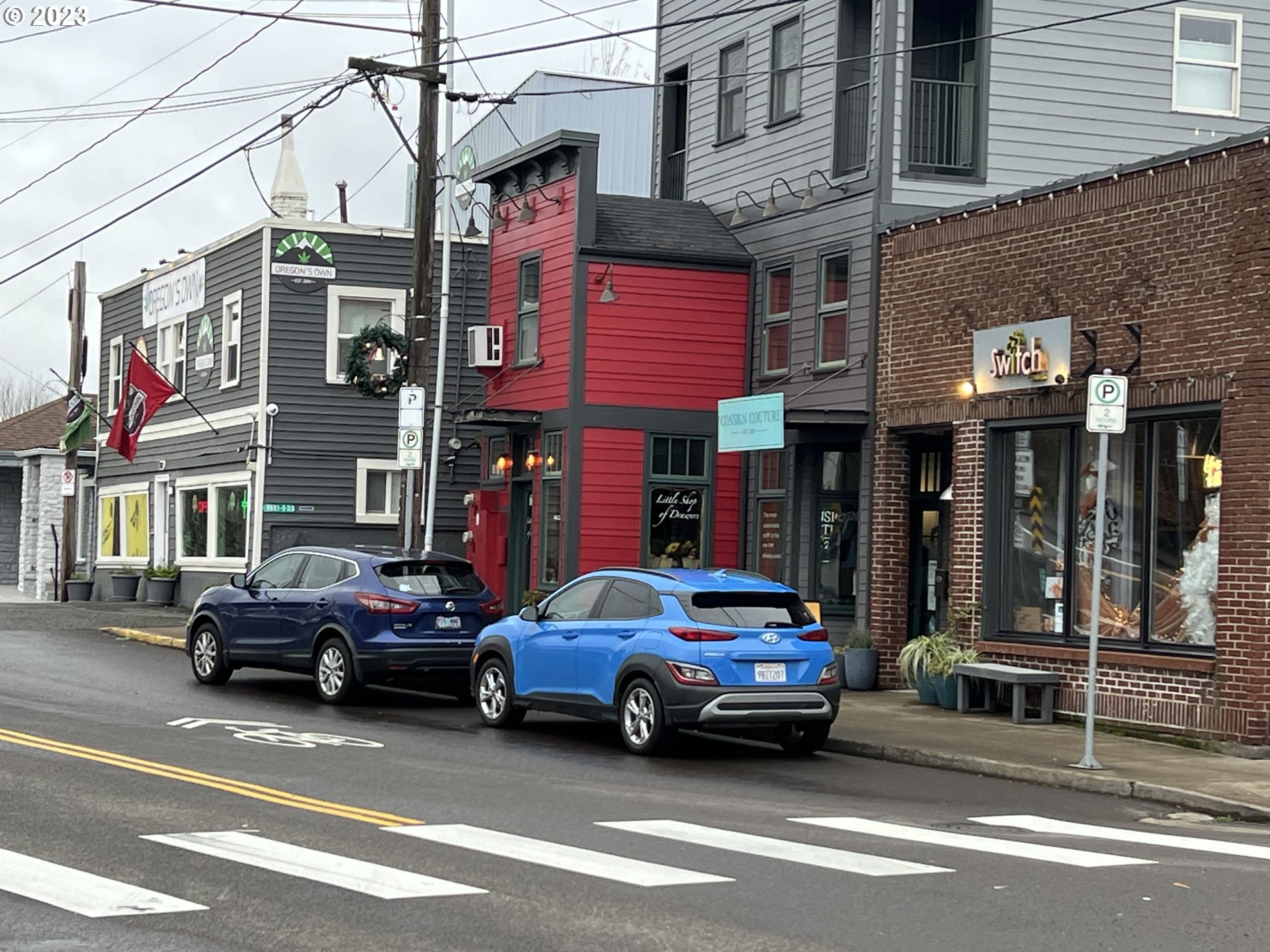 7937 Southwest 40th Avenue, Unit F Portland, OR 97219 - Photo 31 of 36 a car parked in front of a building