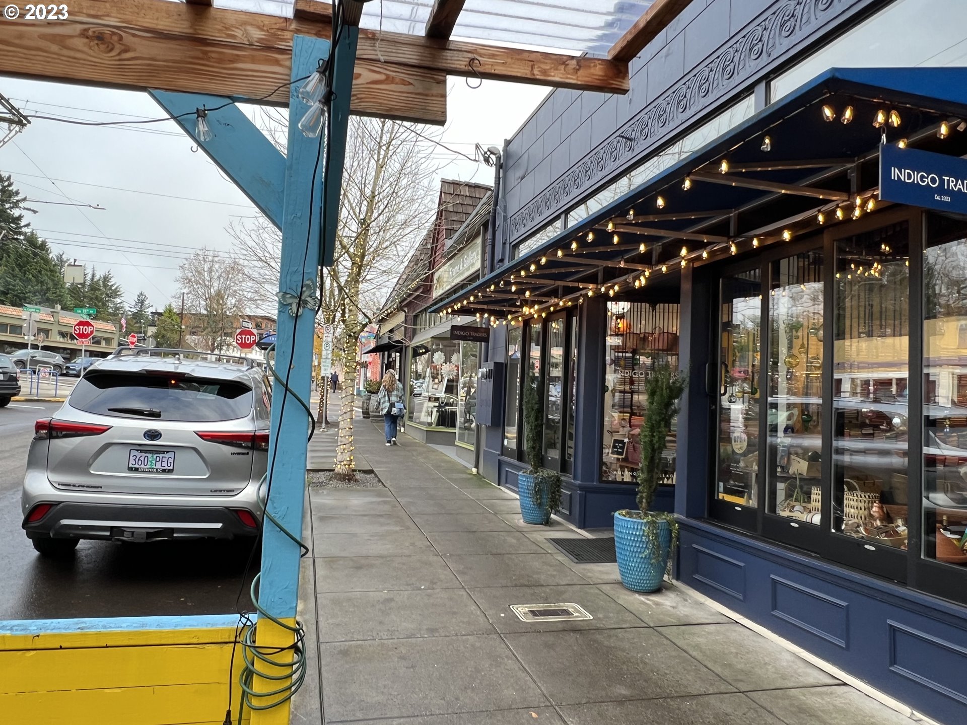 7937 Southwest 40th Avenue, Unit F Portland, OR 97219 - Photo 33 of 36 a view of steet room with windows