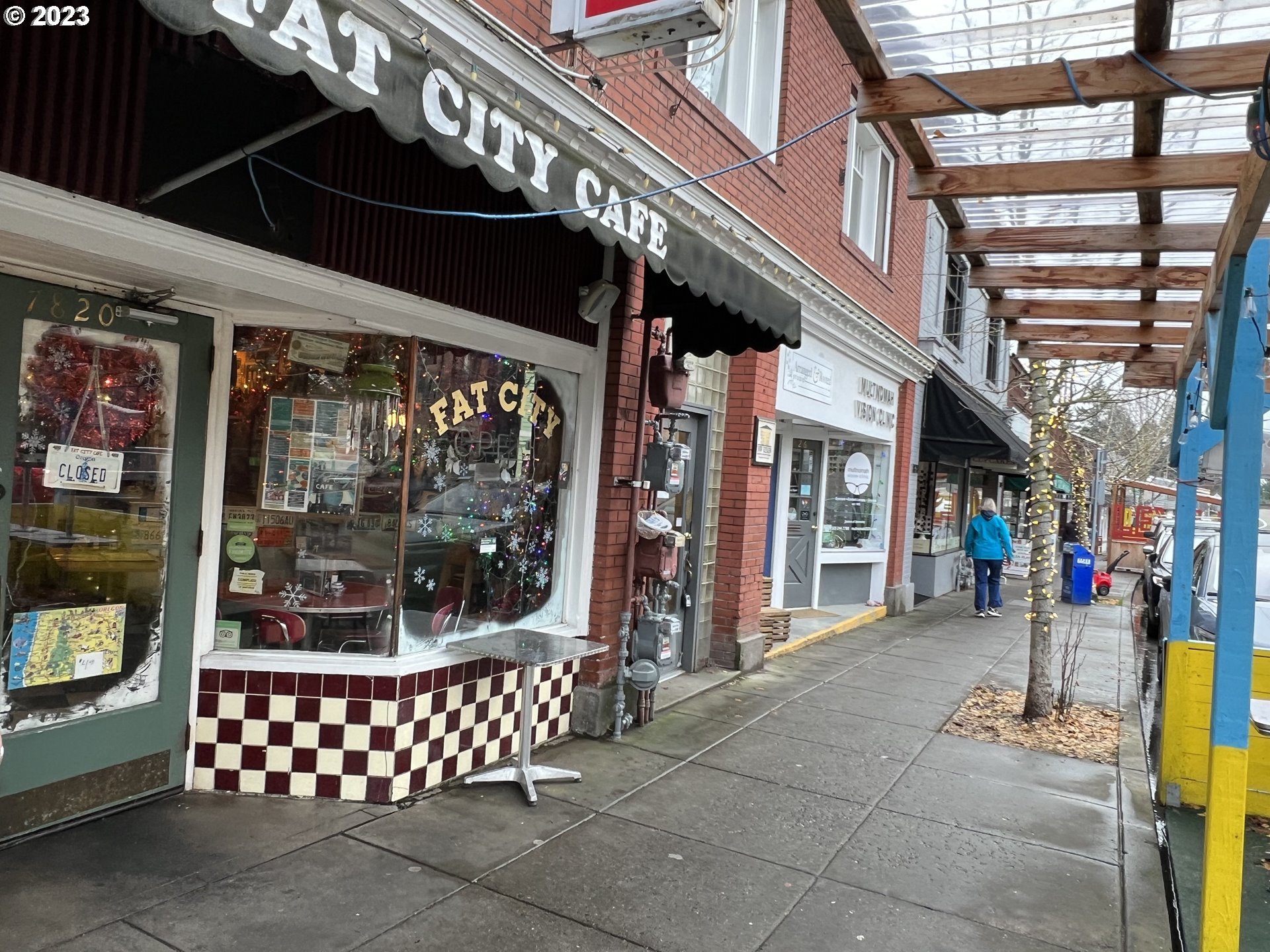 7937 Southwest 40th Avenue, Unit F Portland, OR 97219 - Photo 34 of 36 a outdoor space view with a large trees