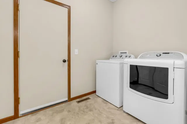 $320,000 | 14336 Brookmere Boulevard Northwest, Prior Lake, MN 55372