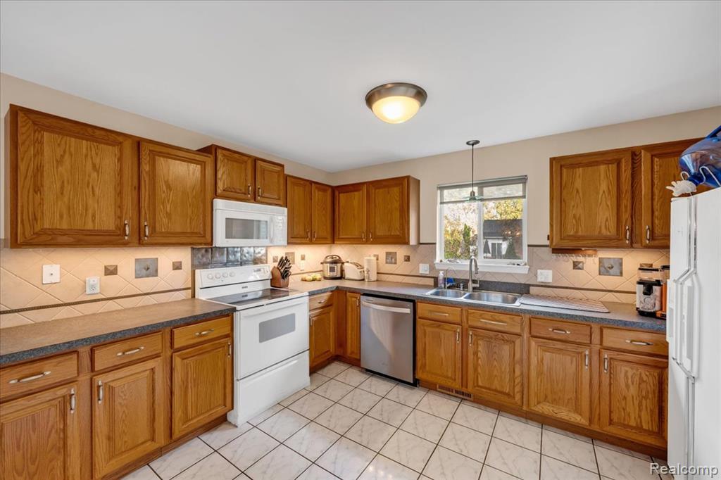 1370 South Boulevard Rochester, MI 48309 - Photo 16 of 65