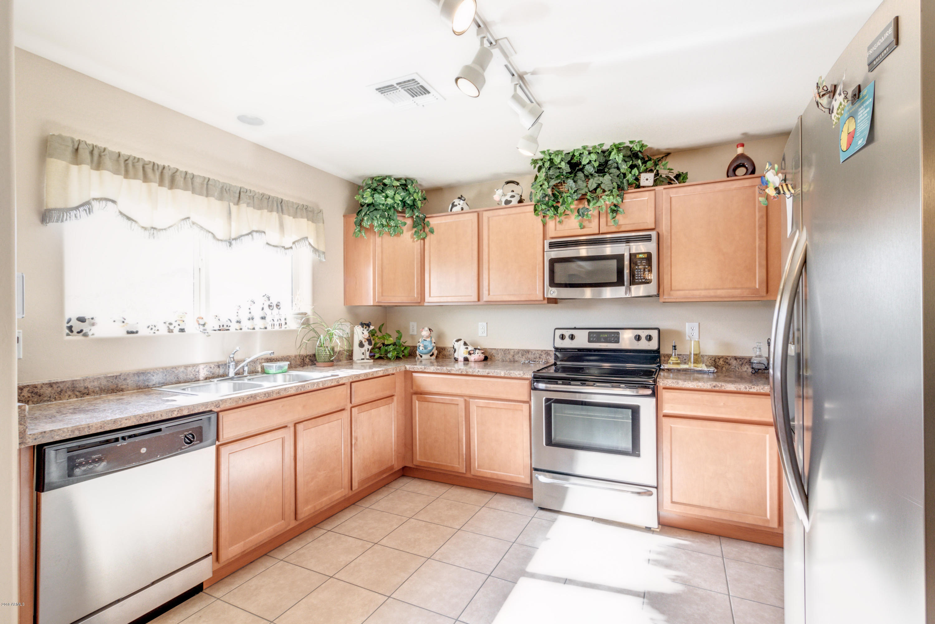 8735 West Payson Road Tolleson, AZ 85353 - Photo 3 of 31 Kitchen (1)