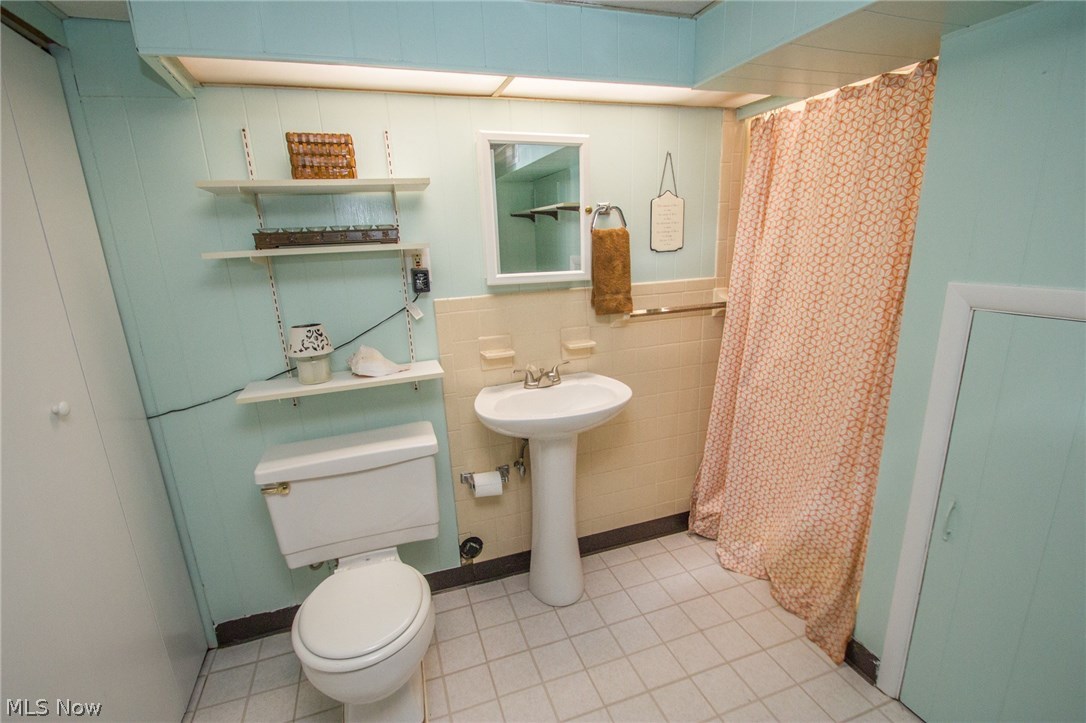 1782 Walnut Road Kent, OH 44240 - Photo 27 of 30 Lower level full bath.