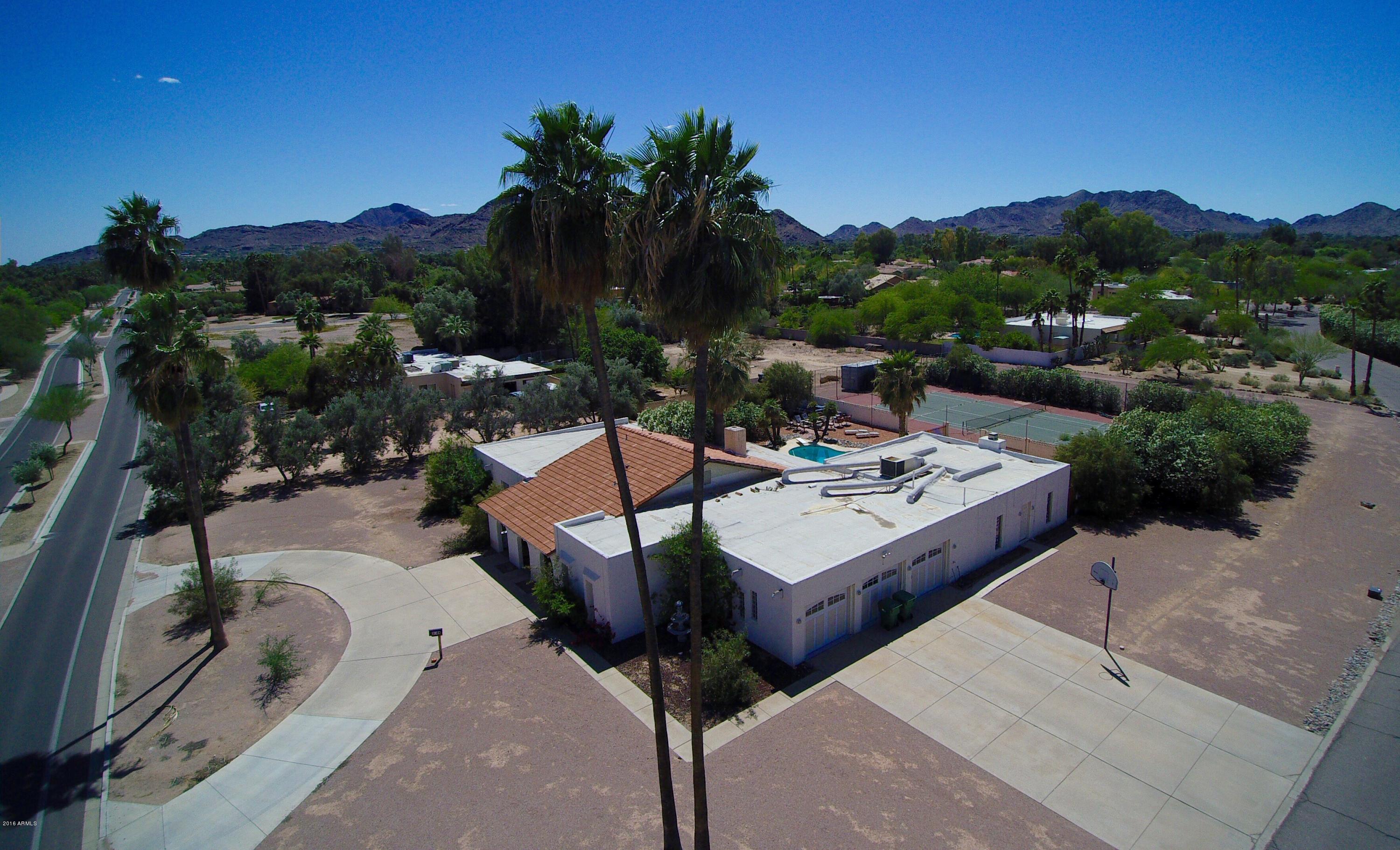 9244 North Invergordon Road Paradise Valley, AZ 85253 - Photo 1 of 8 YUN00128