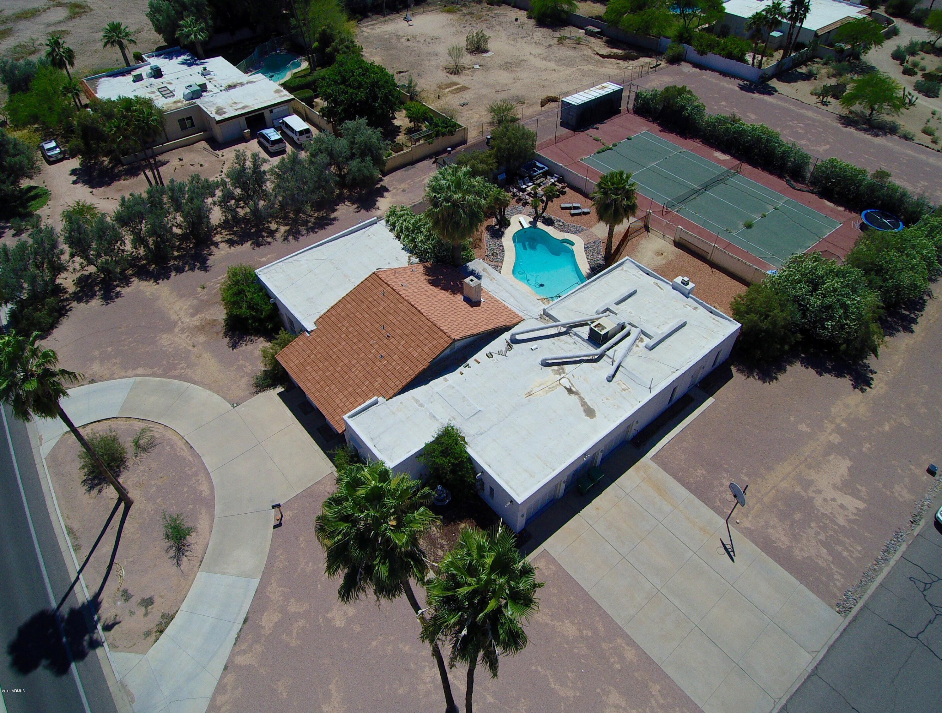 9244 North Invergordon Road Paradise Valley, AZ 85253 - Photo 2 of 8 YUN00132 (1)
