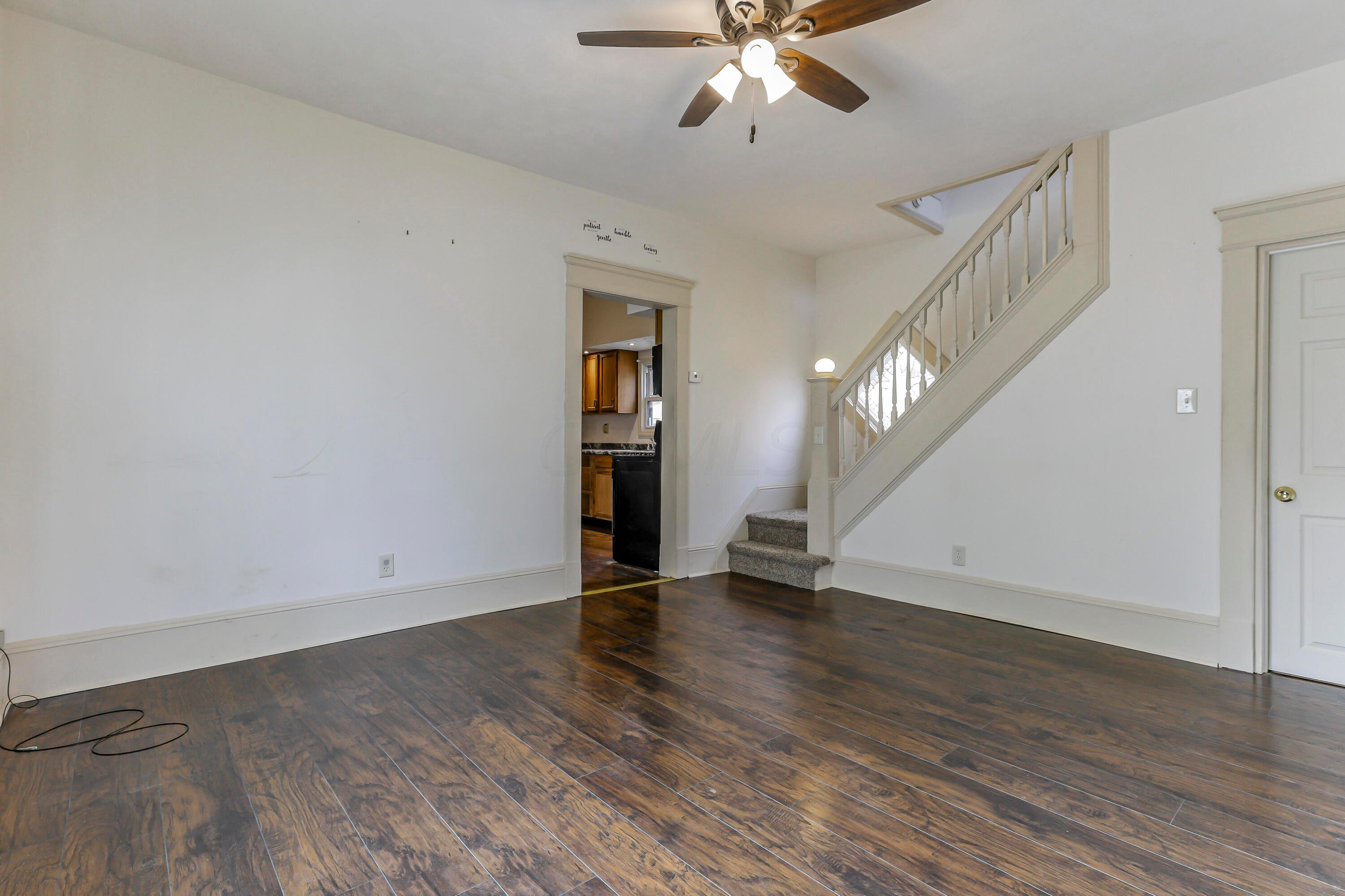 129 Riley Street Newark, OH 43055 - Photo 6 of 26 Living Room