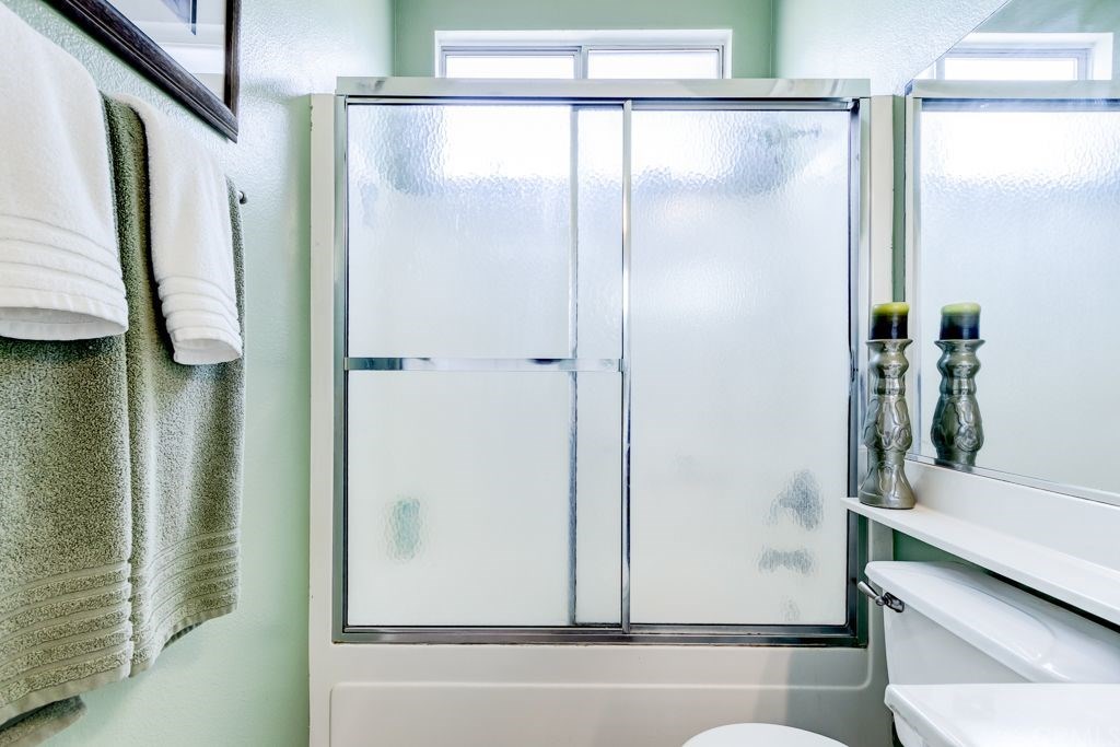 7858 Cameron Way Riverside, CA 92509 - Photo 23 of 40 Main bathroom offers tub/shower combo.