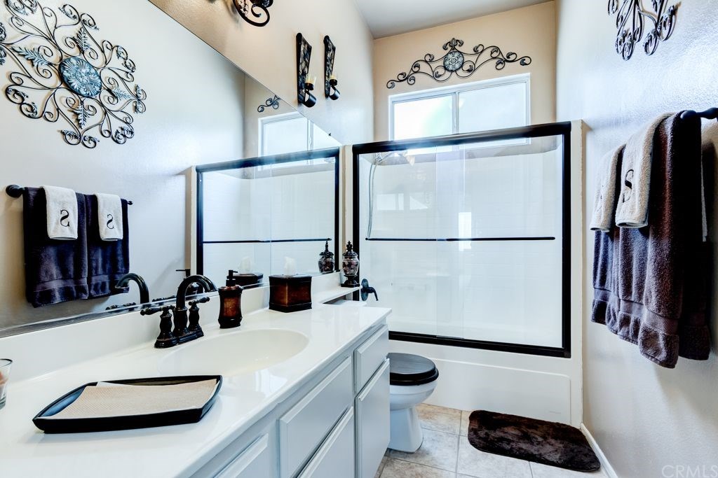 7858 Cameron Way Riverside, CA 92509 - Photo 27 of 40 Hallway bathroom is very large and offers tub/shower combo.