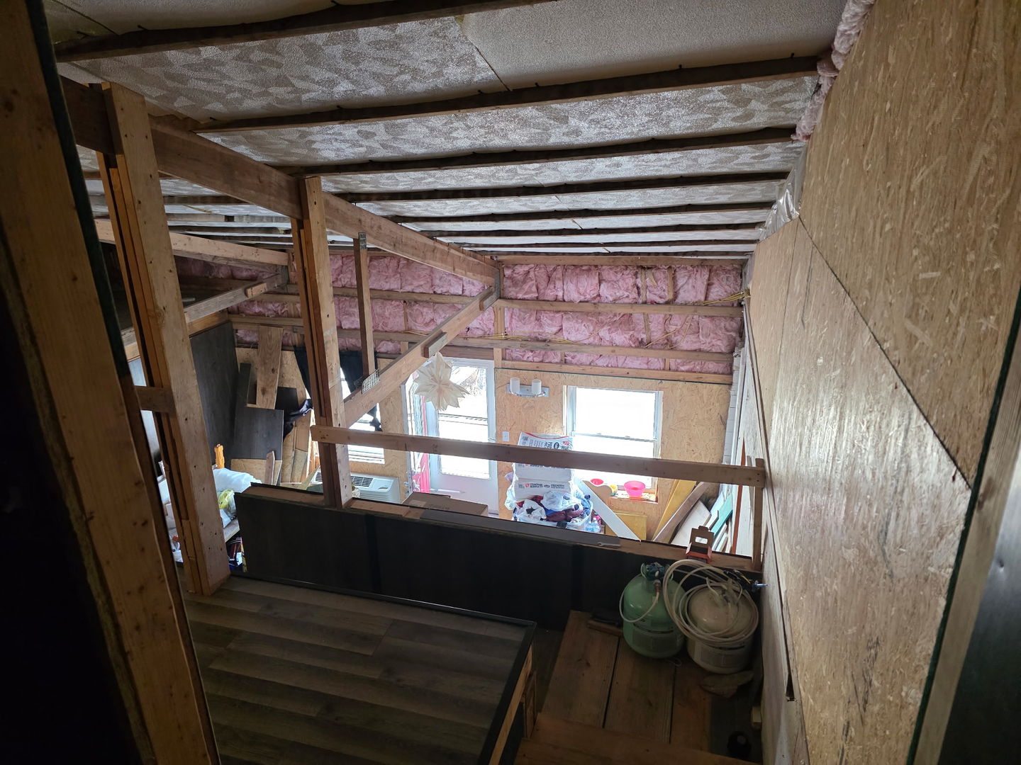 210 Hamilton Street Wellington, IL 60973 - Photo 8 of 21 a living room with furniture and a window