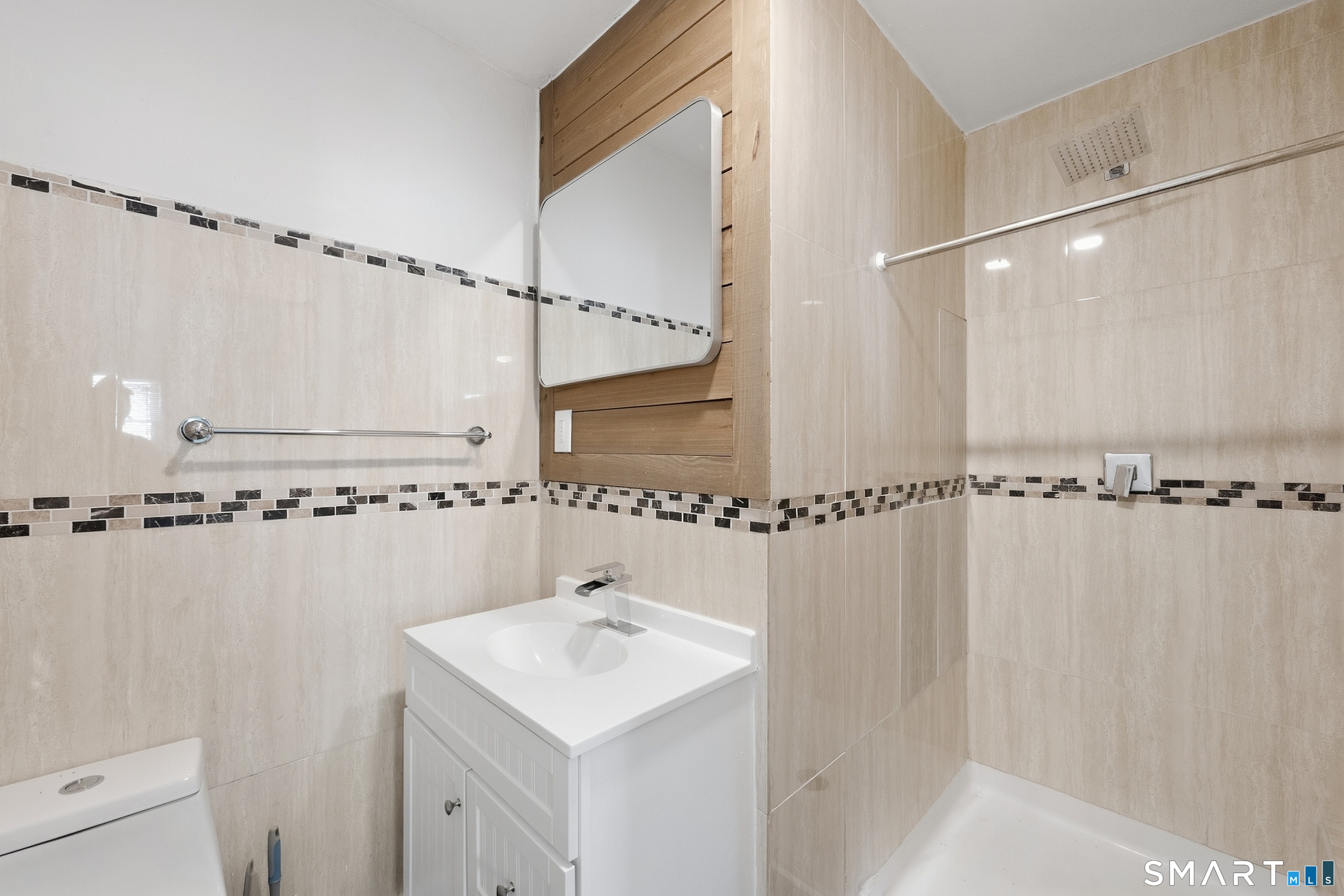 394 Gregory Street, Unit 4 Bridgeport, CT 06604 - Photo 11 of 16 Gallery Image 11