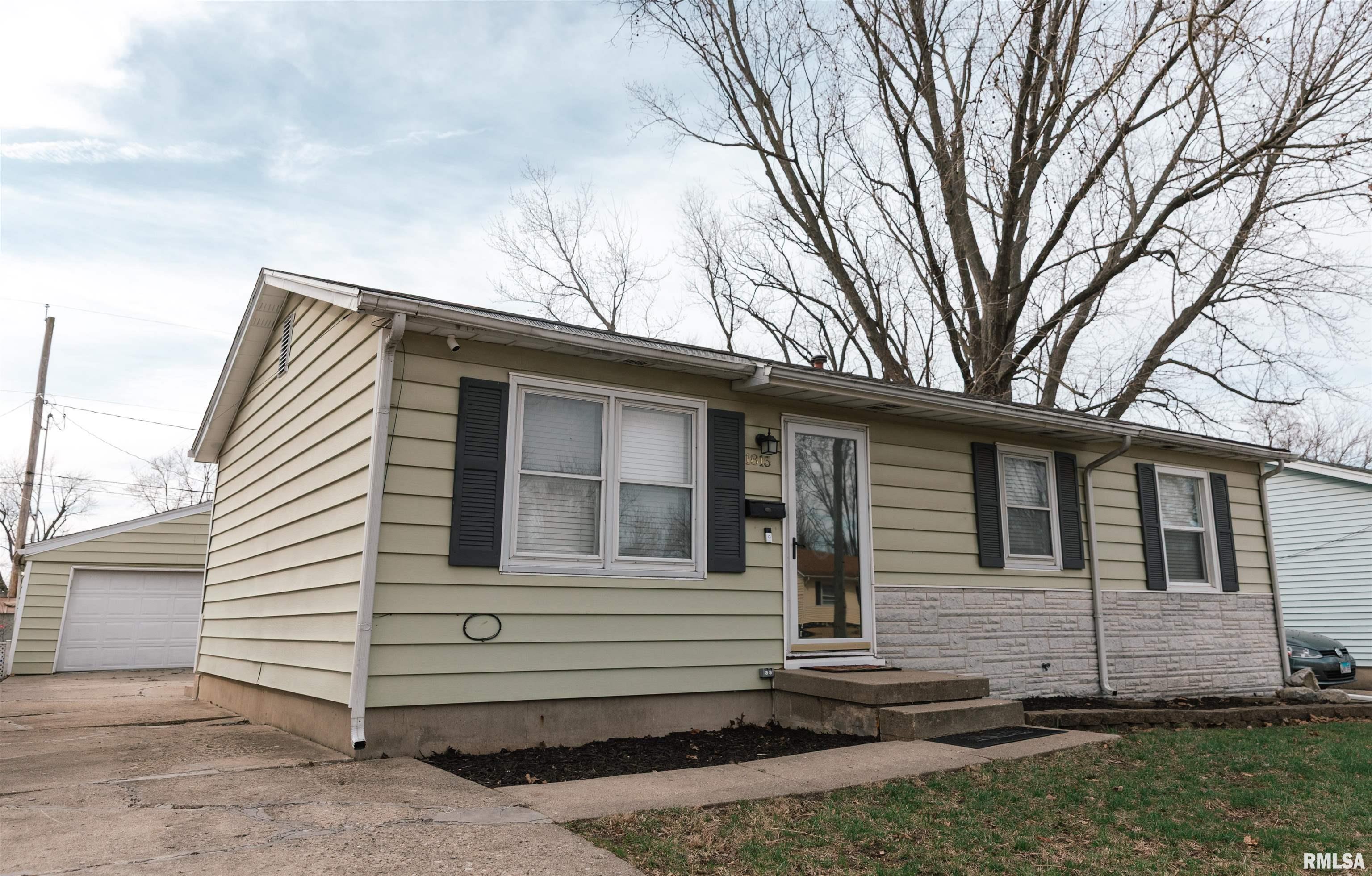 1815 Fairfield Drive Springfield, IL 62702 - Photo 2 of 25 Gallery Image 2