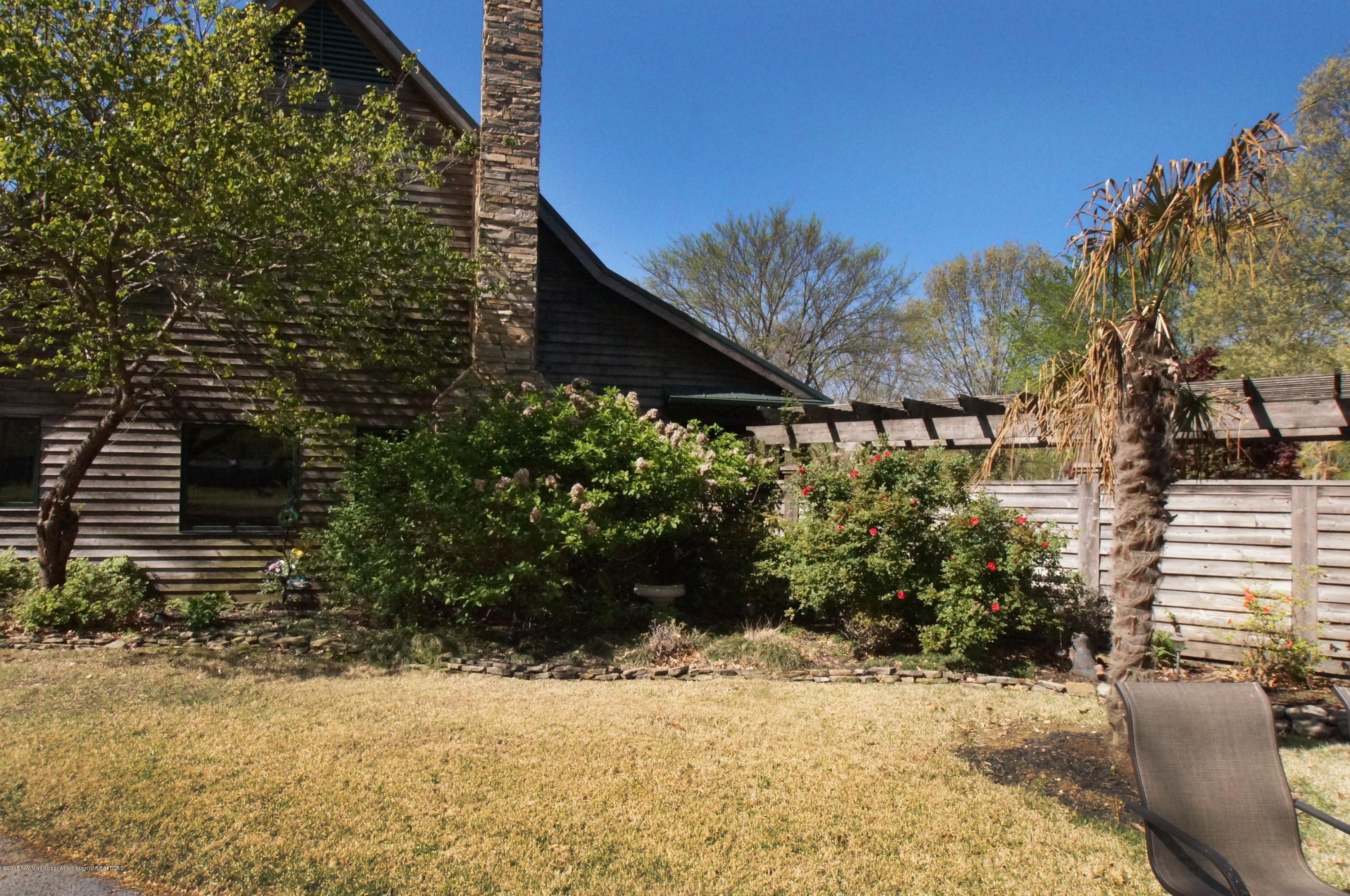 1735 Nesbit Road Nesbit, MS 38651 - Photo 2 of 56 n2
