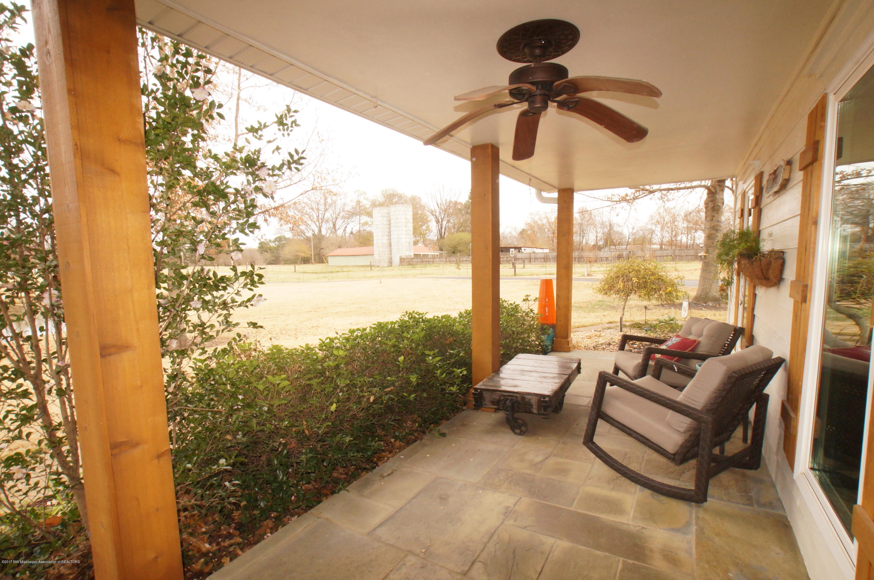 1735 Nesbit Road Nesbit, MS 38651 - Photo 9 of 56 1735 Nesbit Road 057