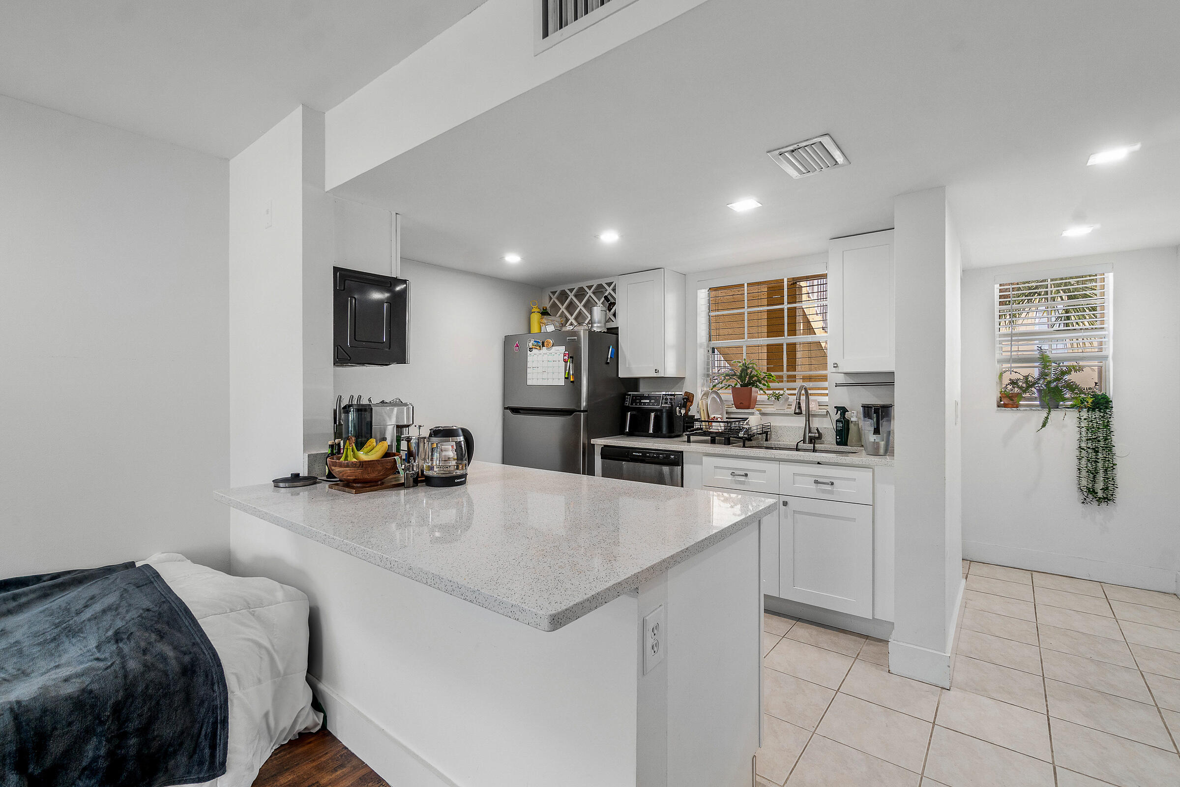 6283 La Costa Drive, Unit E Boca Raton, FL 33433 - Photo 9 of 38 11-6283 La Costa Dr E-MLS