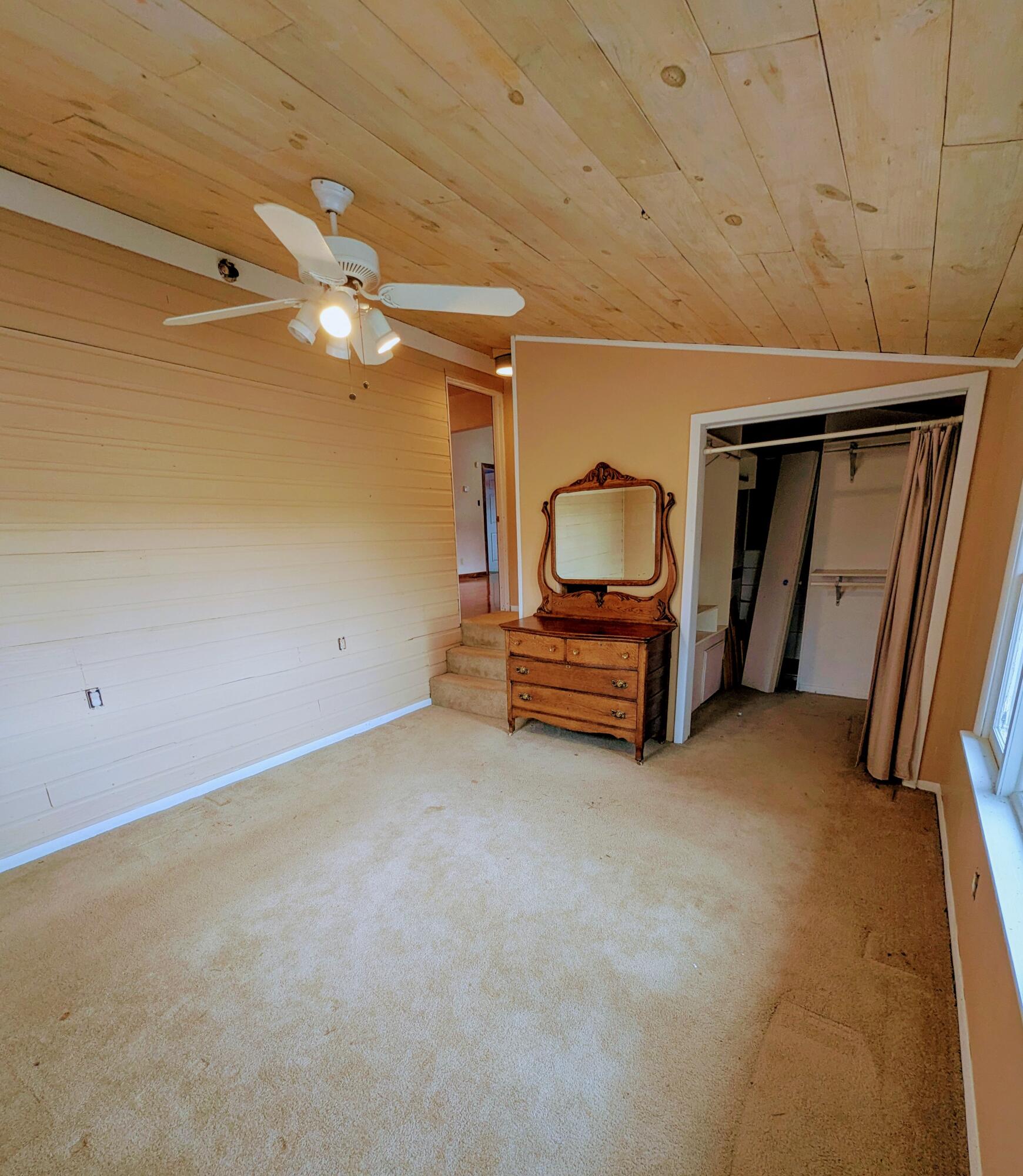 9300 Beecher Road Pittsford, MI 49271 - Photo 9 of 18 master bed