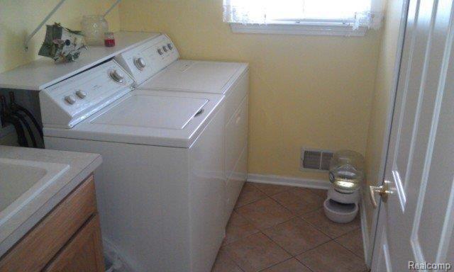 555 South Livernois Road Rochester, MI 48307 - Photo 12 of 13 laundry.jpg