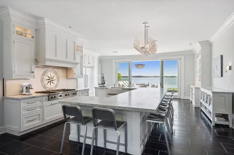 $20,750,000 | 51 Mashomuck Drive, Sag Harbor, NY 11963