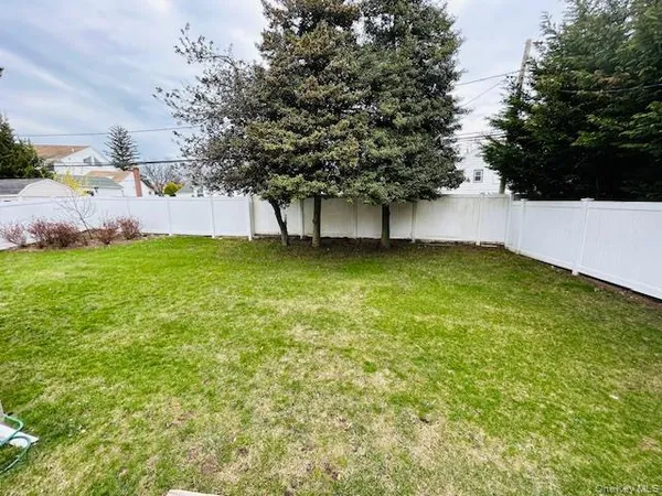 $5,500 | 38 Evelyn Lane, Syosset, NY 11791