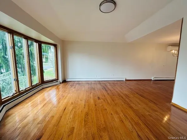 $5,500 | 38 Evelyn Lane, Syosset, NY 11791