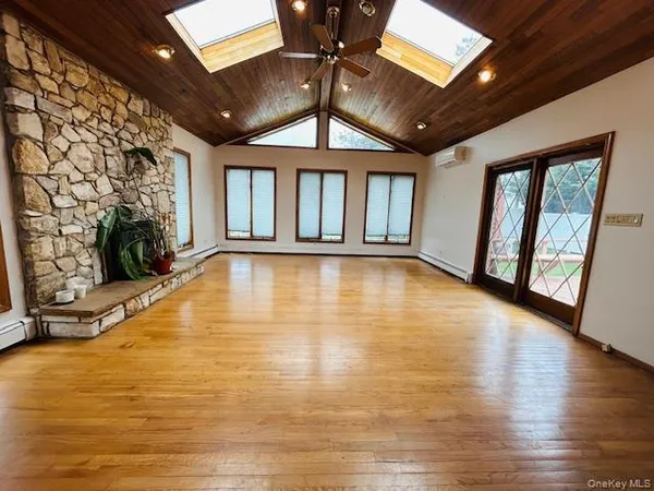 $5,500 | 38 Evelyn Lane, Syosset, NY 11791