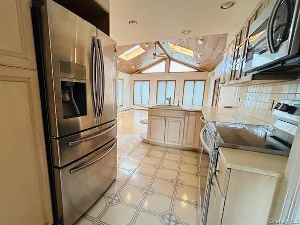 $5,500 | 38 Evelyn Lane, Syosset, NY 11791