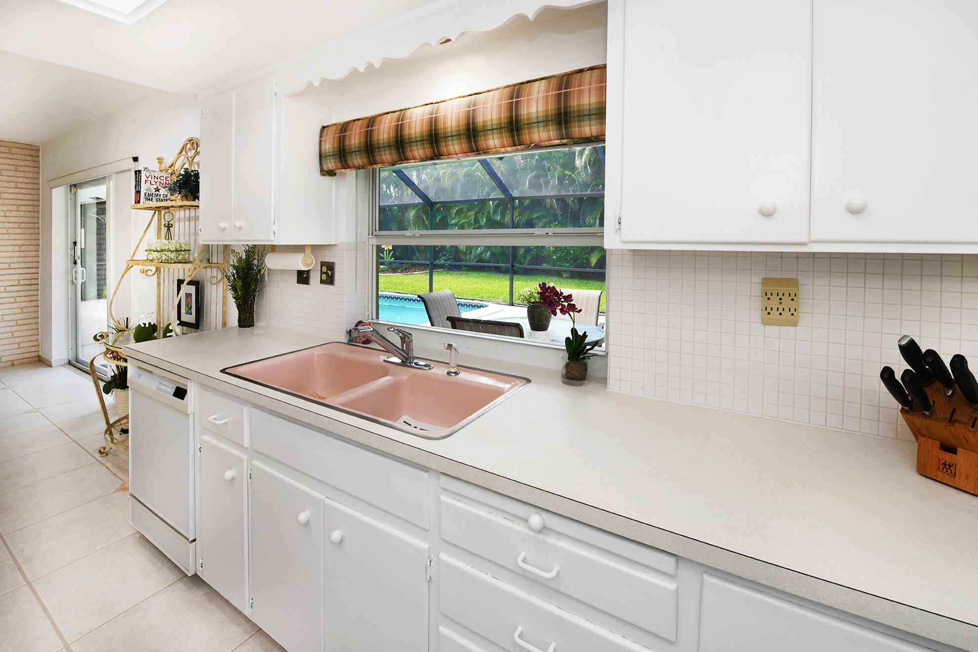 1398 Southwest 4th Street Boca Raton, FL 33486 - Photo 12 of 28 Kitchen w/Passthru