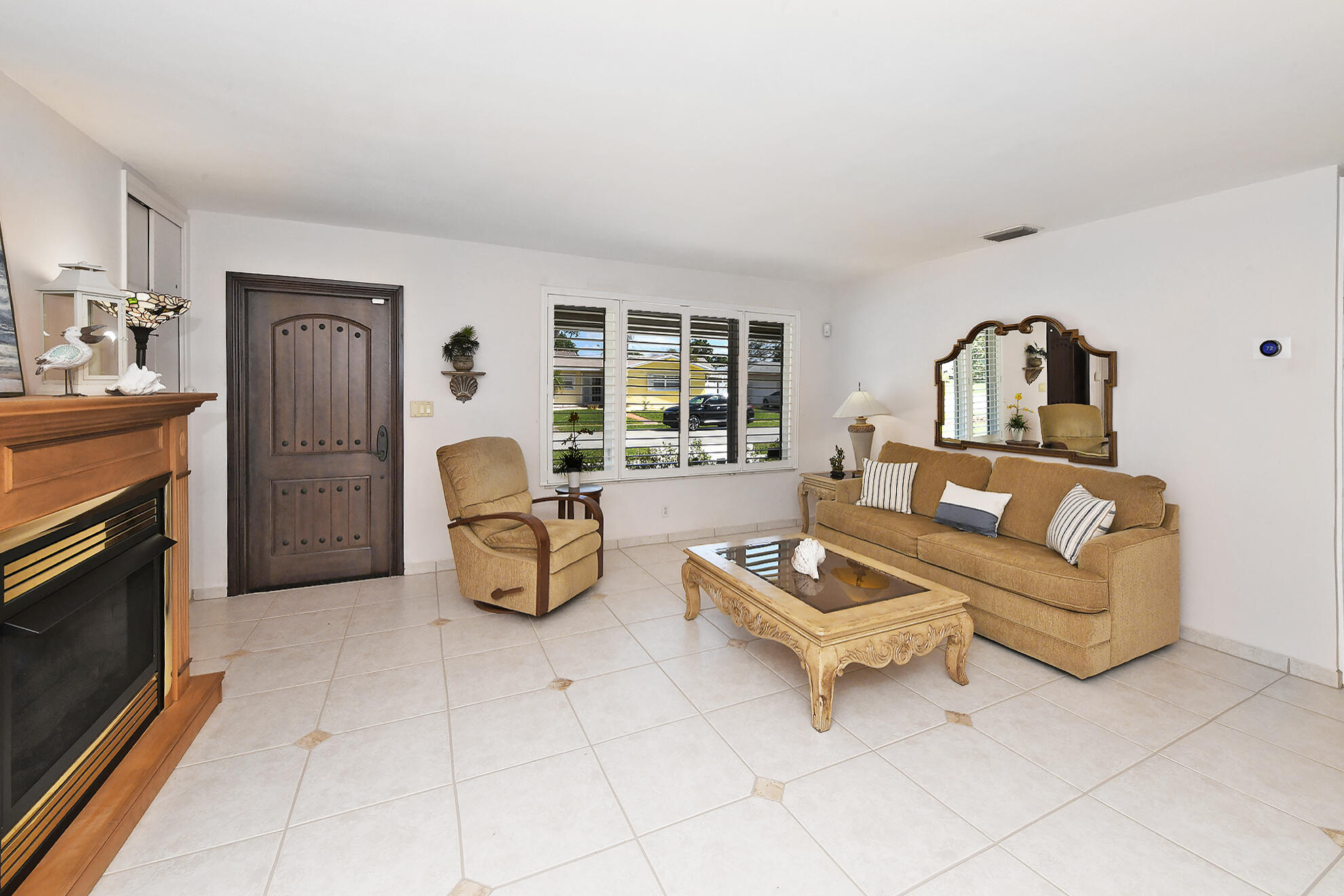 1398 Southwest 4th Street Boca Raton, FL 33486 - Photo 4 of 28 Living Area
