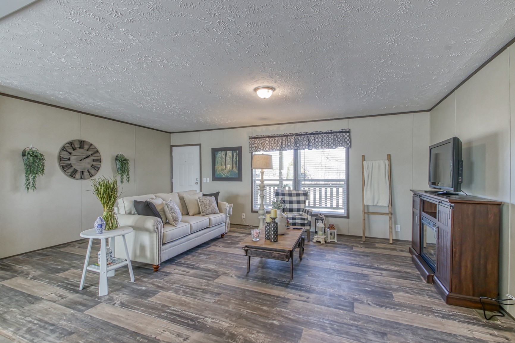 1838 Austin Road Lafayette, TN 37083 - Photo 19 of 41 a living room with furniture and a flat screen tv