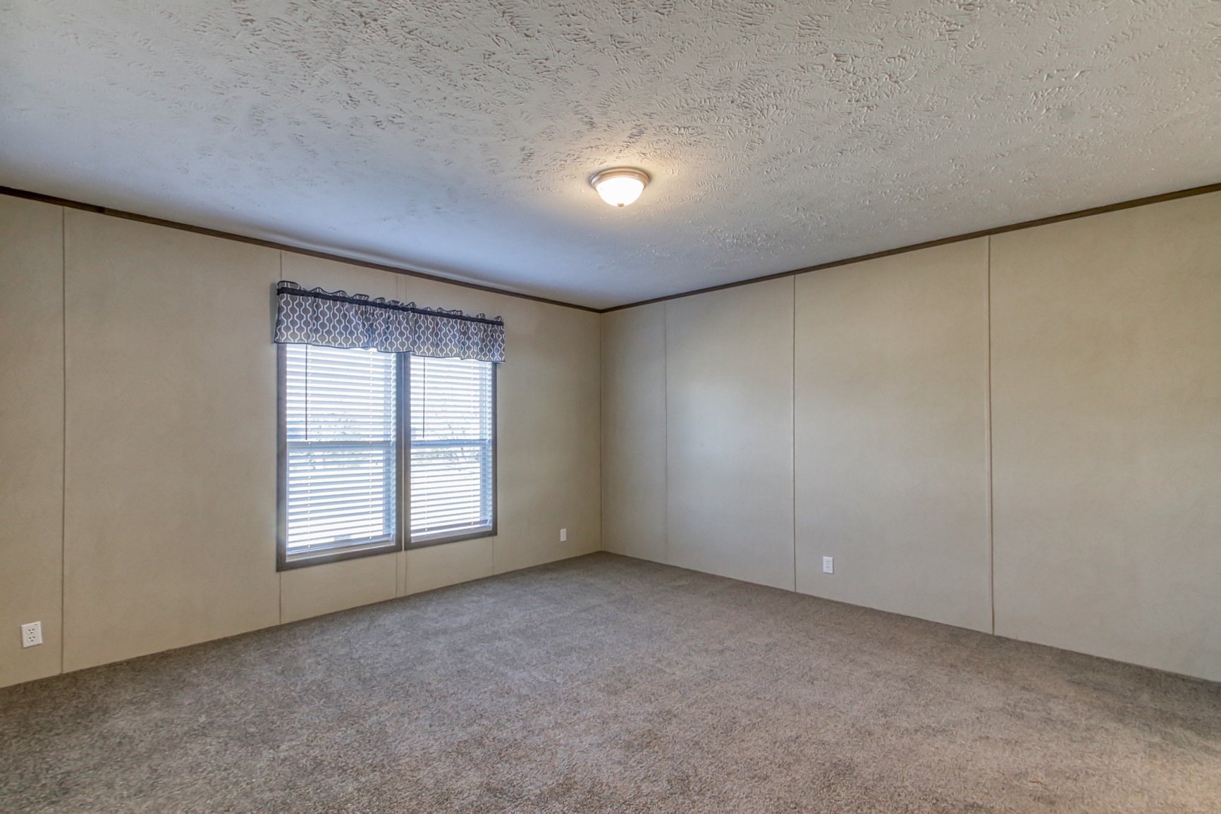 1838 Austin Road Lafayette, TN 37083 - Photo 20 of 41 an empty room with windows