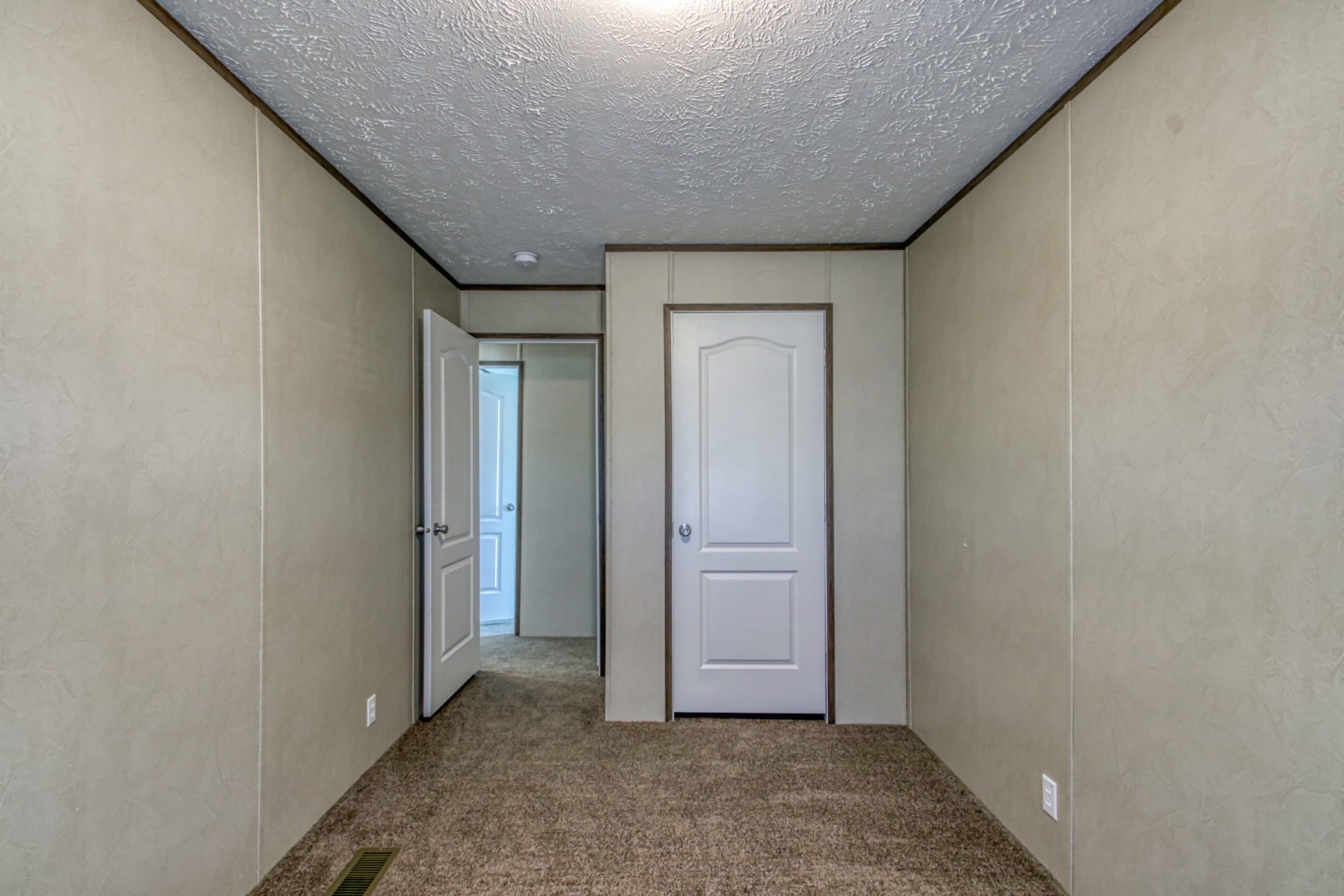 1838 Austin Road Lafayette, TN 37083 - Photo 30 of 41 a view of hallway with closet