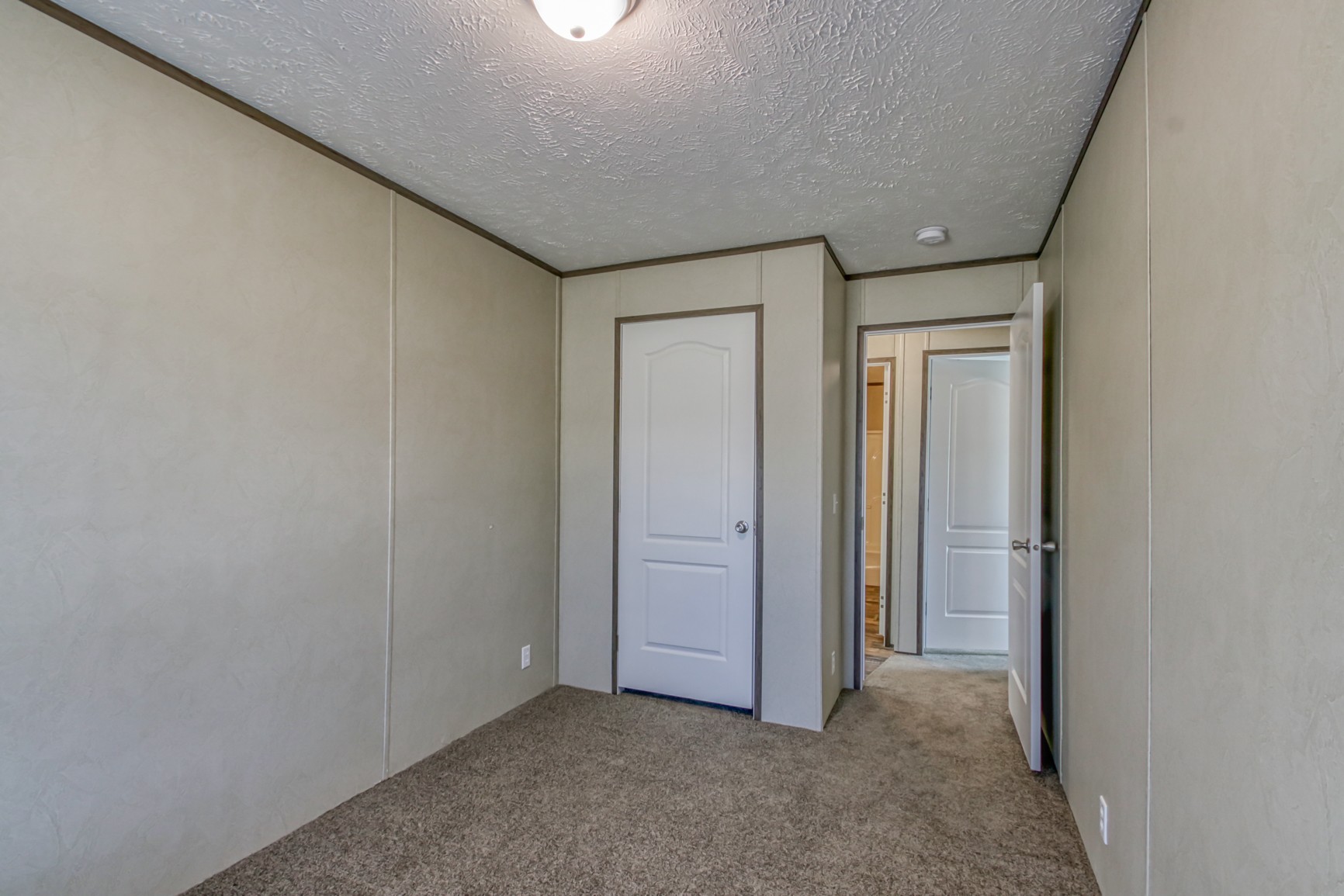 1838 Austin Road Lafayette, TN 37083 - Photo 35 of 41 an empty room with closet