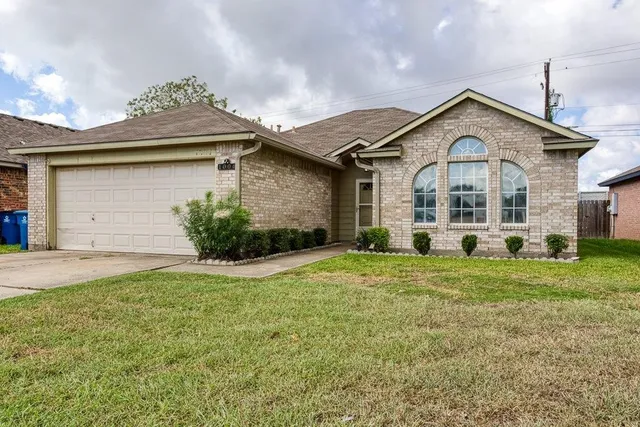 a view of a house with a yard and garage