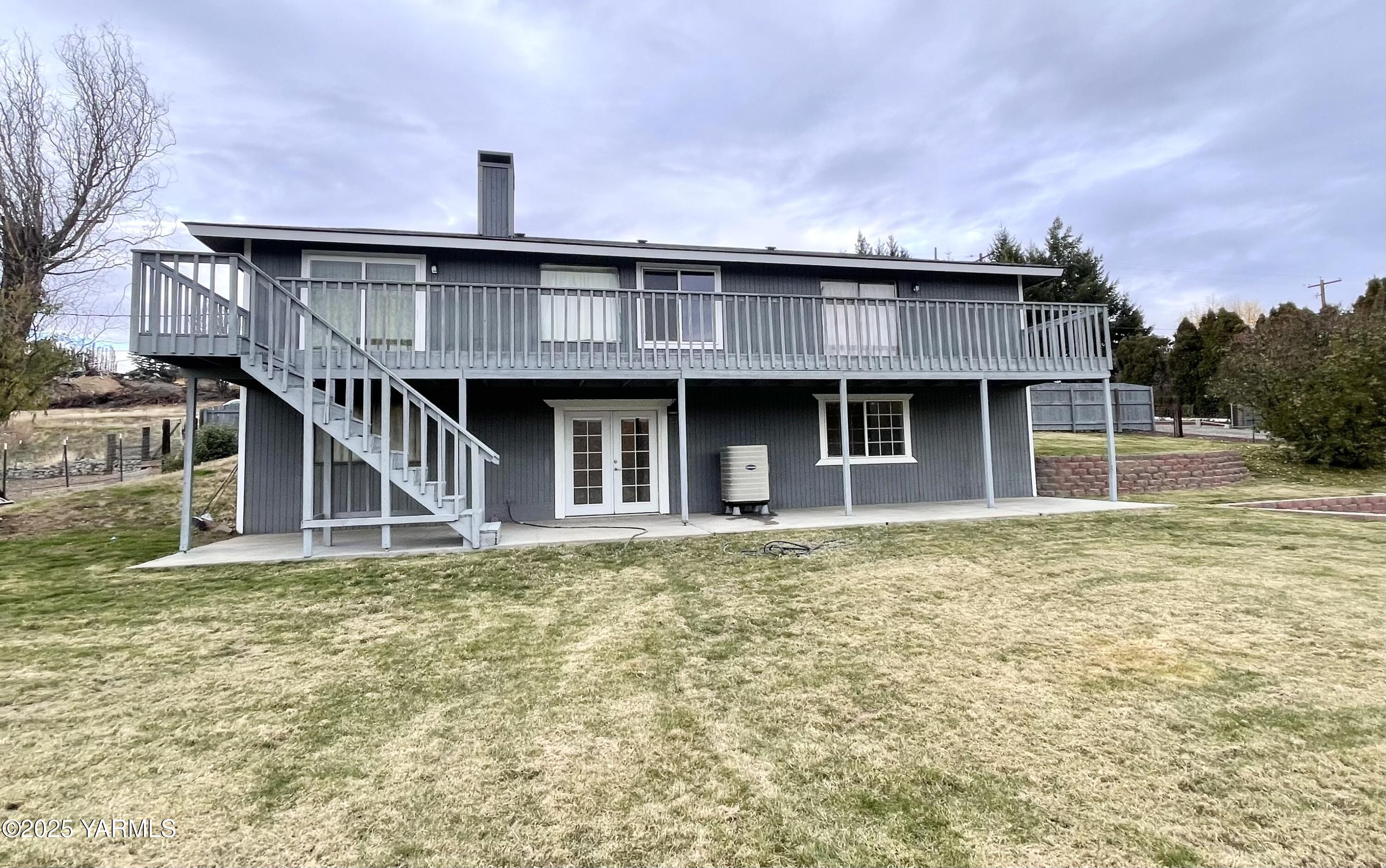 13010 Wide Hollow Road Yakima, WA 98908 - Photo 18 of 19 a view of a house with many windows and a yard