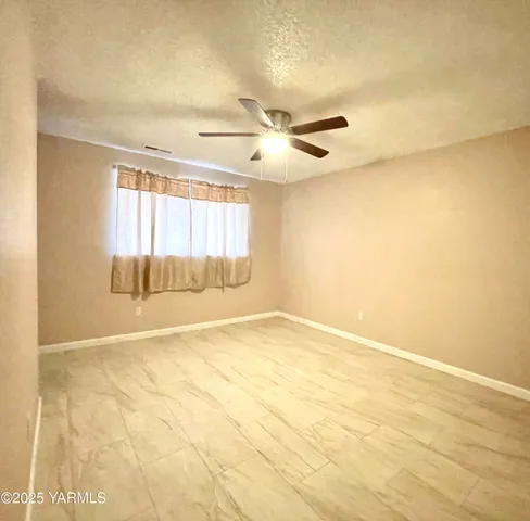 $479,900 | 13010 Wide Hollow Road, Yakima, WA 98908