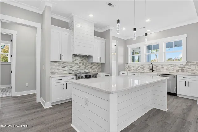 $799,999 | 564 Fairburn Court Northwest, Calabash, NC 28467