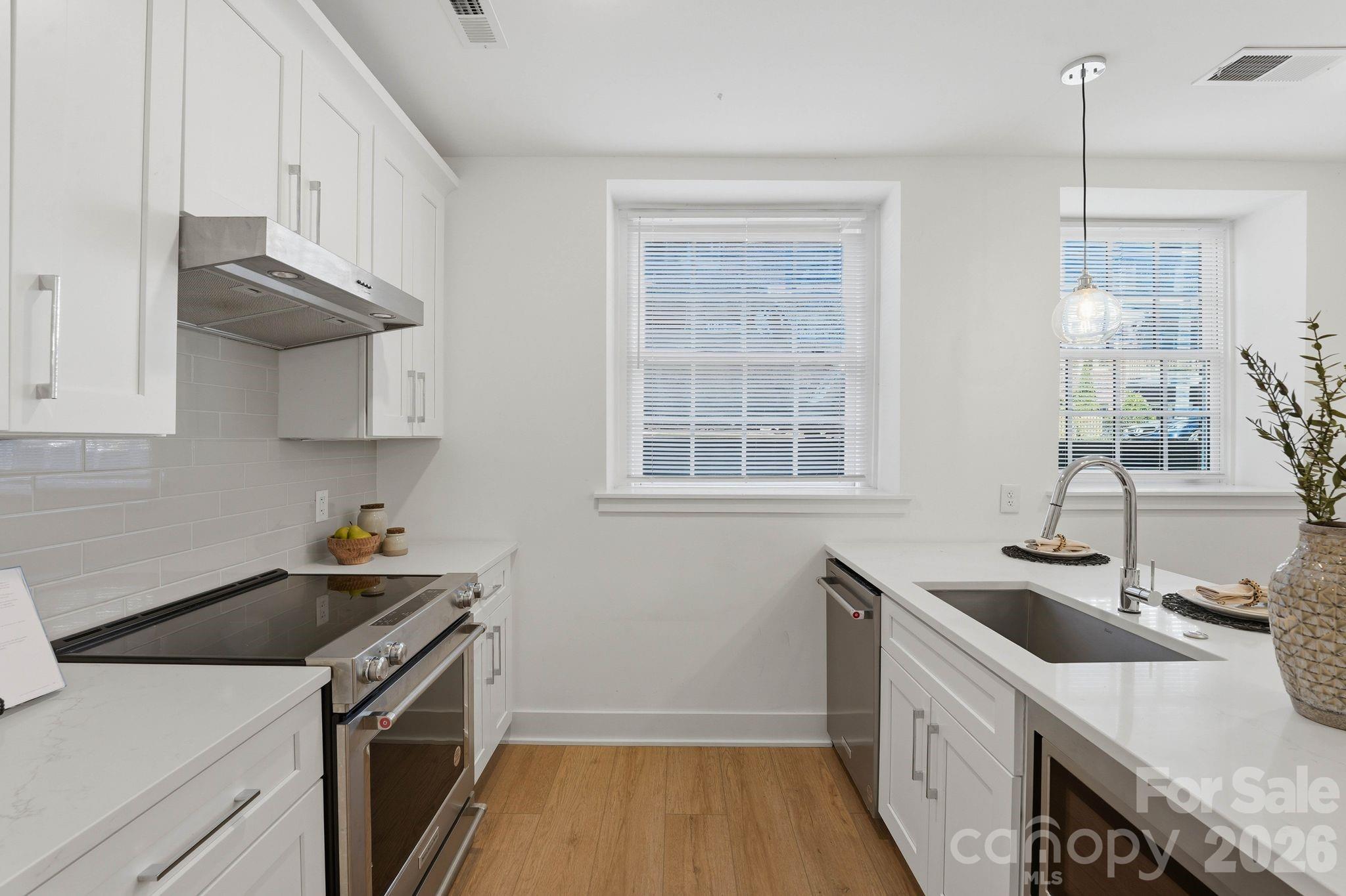 201 Grandin Road, Unit 6 Charlotte, NC 28208 - Photo 8 of 45 a kitchen that has a sink and a stove