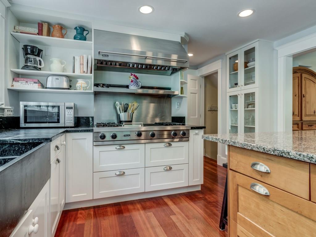 18 Hunts Point Road Cape Elizabeth, ME 04107 - Photo 13 of 34 Viking Professional over sized cook...