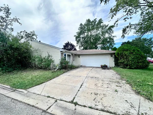 $260,000 | 87 Highbury Drive, Elgin, IL 60120