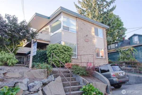 $2,550 | 4417 Bagley Avenue North, Unit 4, Seattle, WA 98103