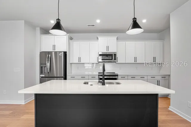 $525,000 | 70 Lockwood Drive, Bluffton, SC 29910