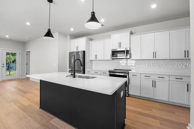 $525,000 | 70 Lockwood Drive, Bluffton, SC 29910