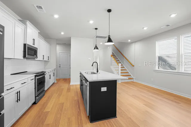 $525,000 | 70 Lockwood Drive, Bluffton, SC 29910