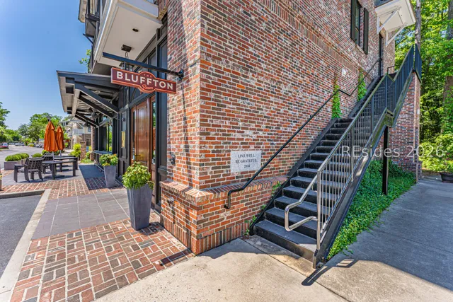 $525,000 | 70 Lockwood Drive, Bluffton, SC 29910