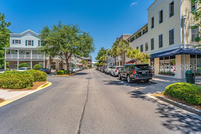 $525,000 | 70 Lockwood Drive, Bluffton, SC 29910